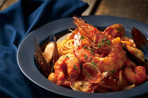 「PISOLA」パスタはスパゲティーと、フェットチーネの2種類をご用意。